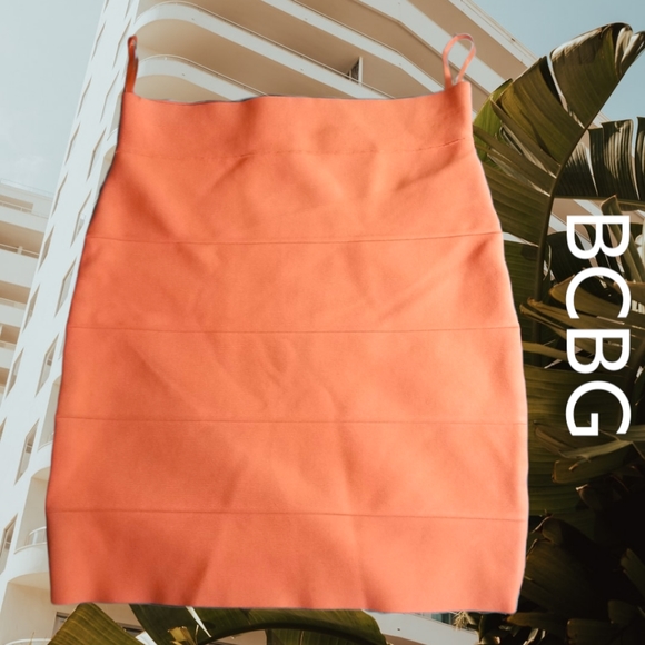 BCBG MaxAzria SIMONE TEXTURED POWER SKIRT - Picture 2 of 5